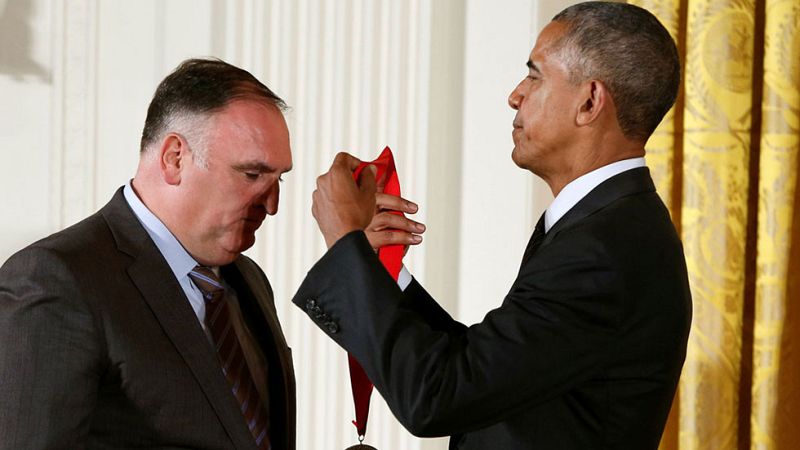 Obama celebra la cultura hispana con premios al cocinero José Andrés y la escritora Sandra Cisneros