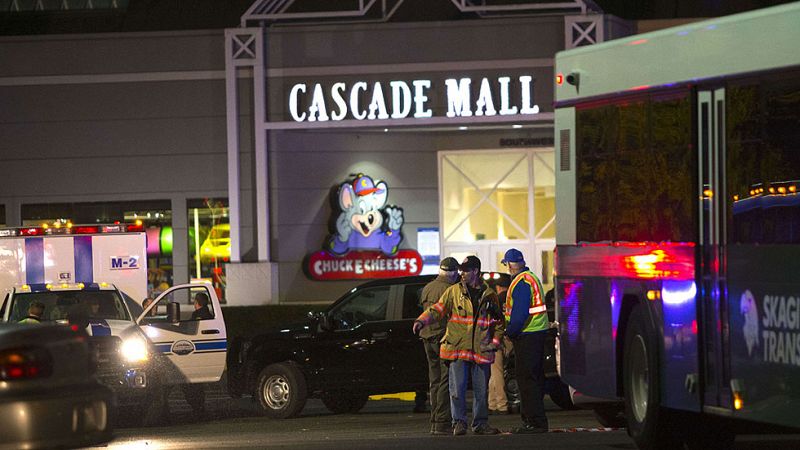 Cinco muertos en un tiroteo en un centro comercial de EE.UU.