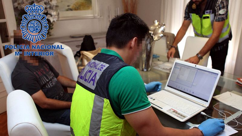 La Policía detiene en Zaragoza a un "ciberdepredador sexual" que contactó con más de 100 niñas