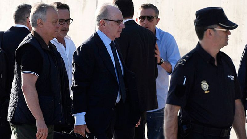 Blesa, Rato y otros 63 exdirectivos se sientan en el banquillo por las tarjetas opacas de Caja Madrid