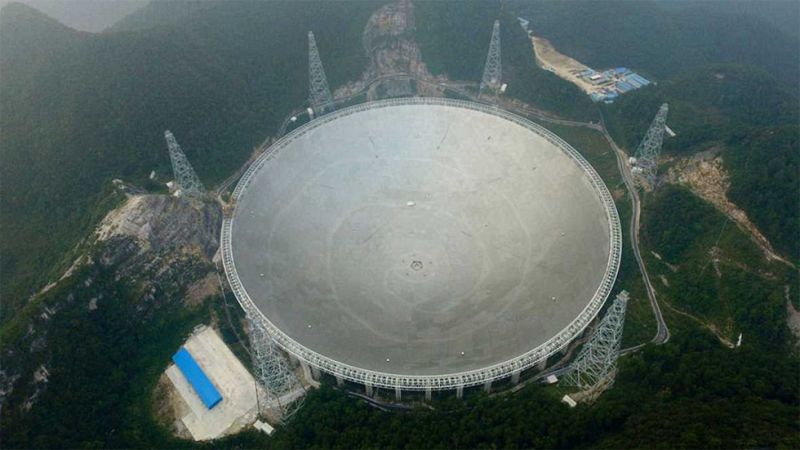 China pone en marcha el mayor radiotelescopio del mundo para investigar el espacio