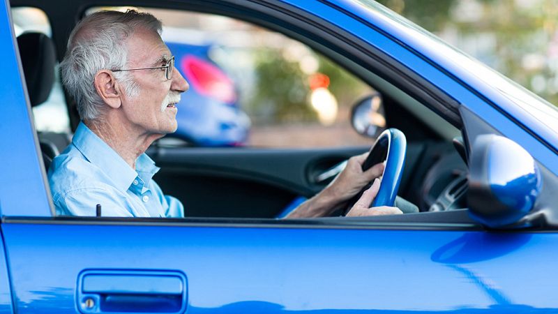 Desconfiamos de los mayores al volante: el 17% les retiraría el carné