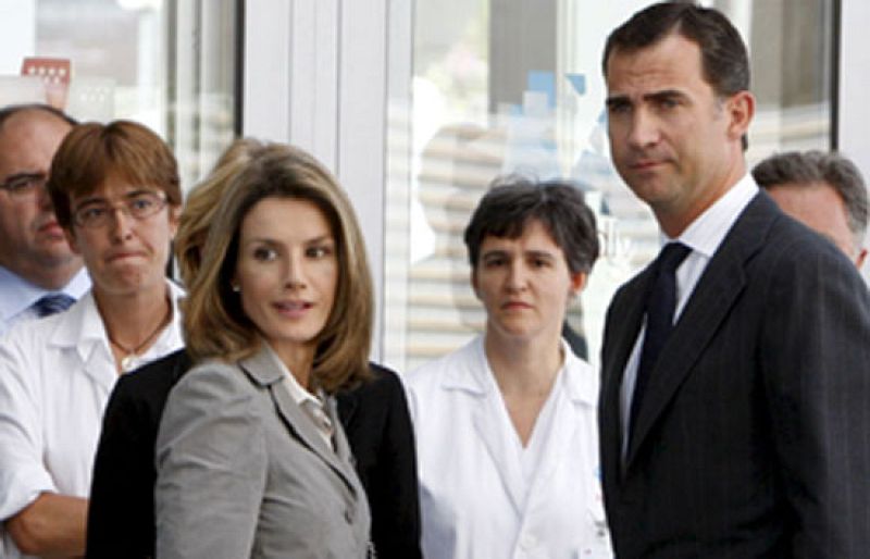 Los Príncipes de Asturias visitan a los heridos en los distintos hospitales