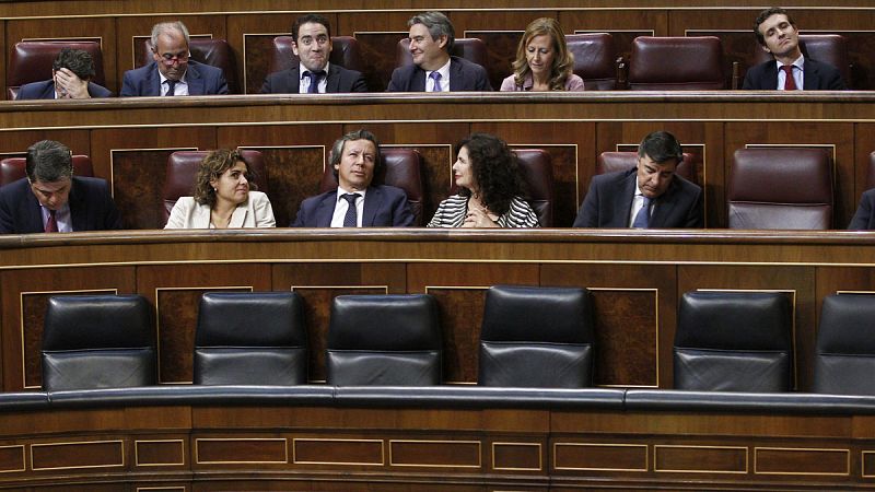 Guindos no acude al Pleno del Congreso para dar cuenta del 'caso Soria' entre las críticas de la oposición
