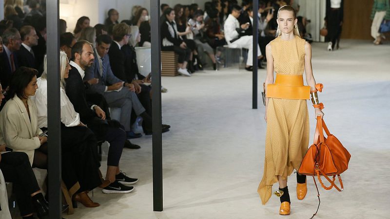 Loewe, agujas de moda y arte
