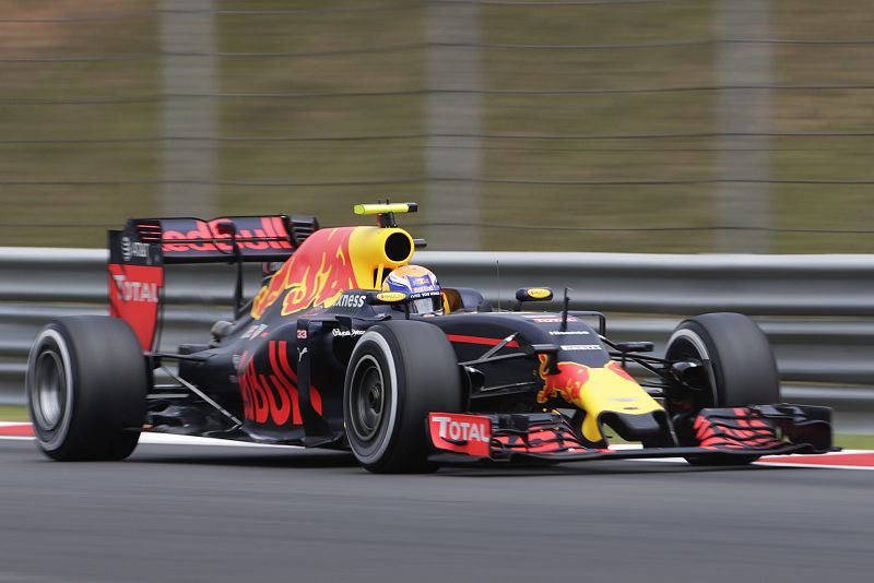 Ricciardo se impone en Sepang y Hamilton se complica el Mundial