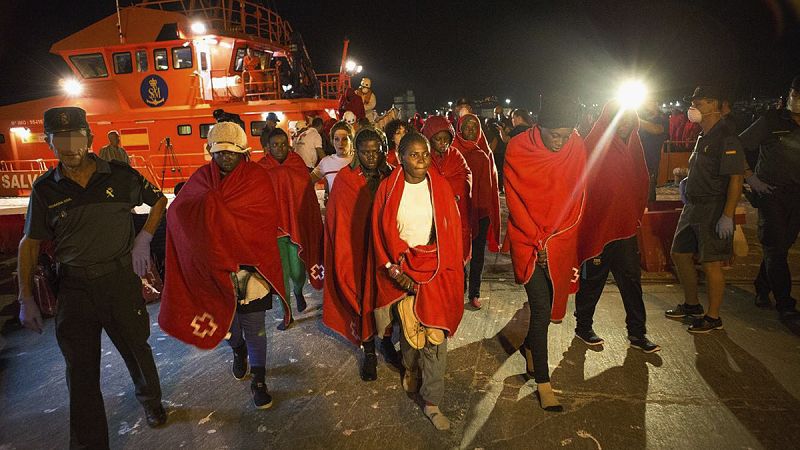 Rescatados 121 inmigrantes de cuatro pateras en el mar de Alborán