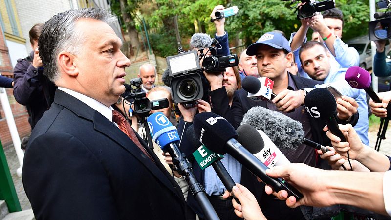 Orbán anuncia que legalizará el el "no" a los refugiados, a pesar de la invalidez del referéndum