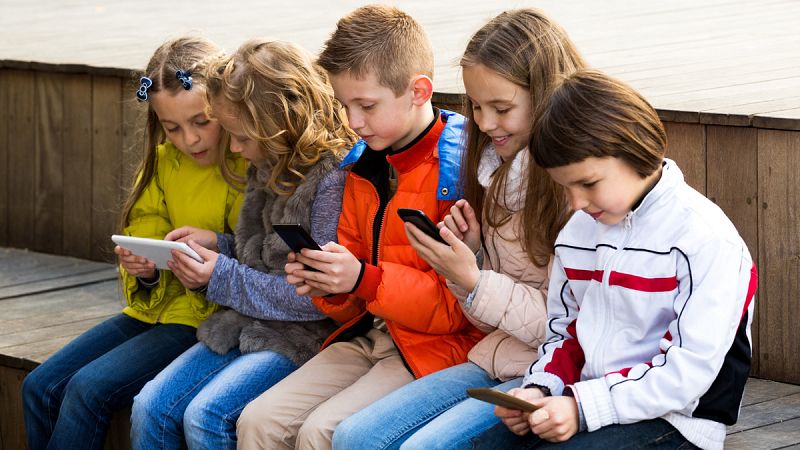 Los niños de 10 a 15 años usan ya más los dispositivos móviles que el ordenador para conectarse a internet