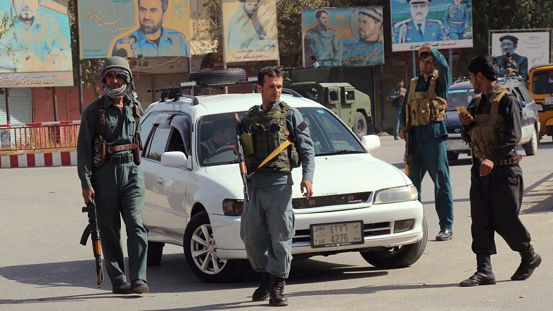 Los talibanes vuelven a entrar en Kunduz, Afganistán, un año después de su expulsión