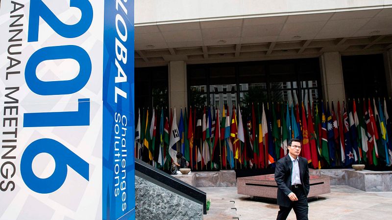 El FMI señala que los bancos débiles "tendrán que salir del mercado"