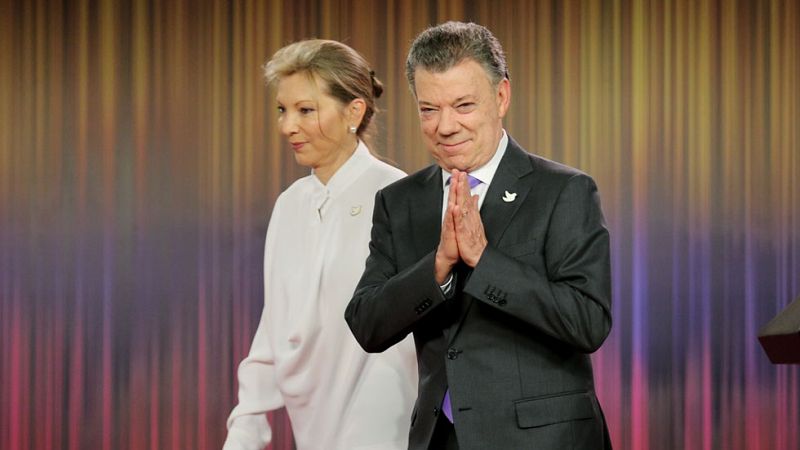 Juan Manuel Santos, Premio Nobel de la Paz por sus "esfuerzos" para acabar con la guerra en Colombia