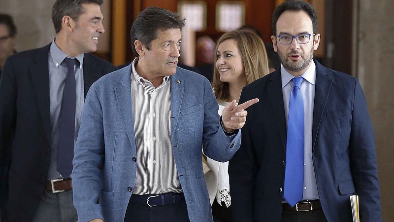 La gestora del PSOE perfila este lunes su calendario para decidir su voto en la investidura