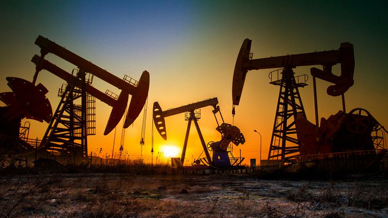 El precio del petróleo cierra en máximos anuales
