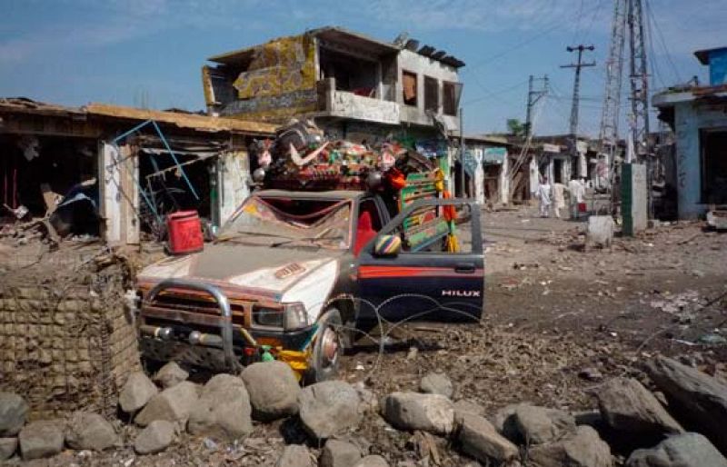 Al menos 50 muertos en 2 atentados contra puestos policiales en valle de Swat en Pakistán