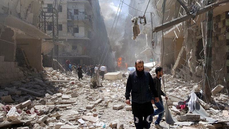 La destrucción de Alepo bajo los bombardeos rusos y sirios enfrenta a Moscú con la comunidad internacional