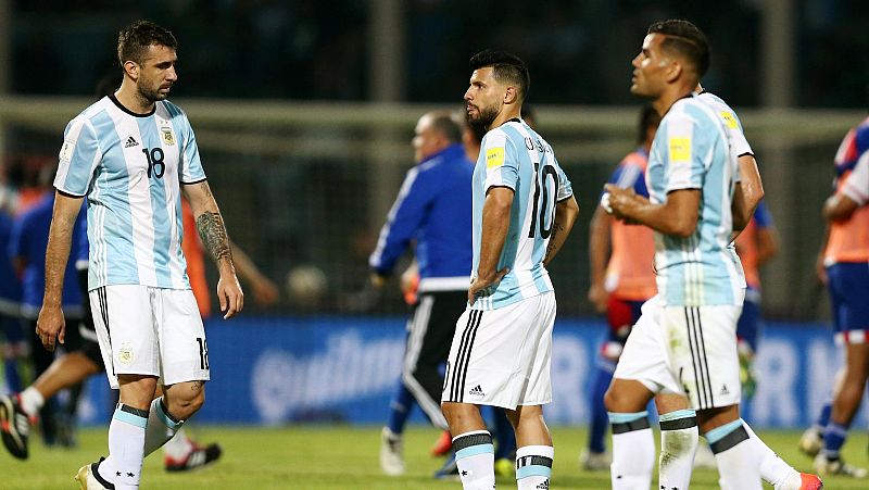 Argentina se complica la clasificación al perder ante Paraguay y Brasil vence sin Neymar