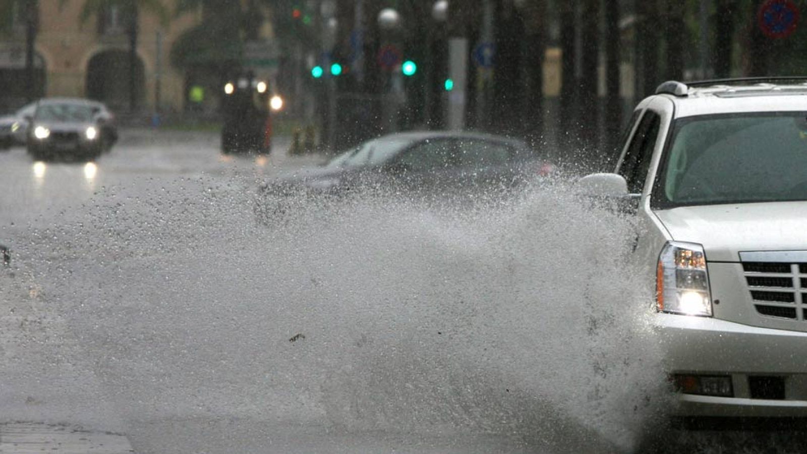 Muere un hombre cuyo coche fue arrastrado por el agua en Vilassar de Mar | Ver