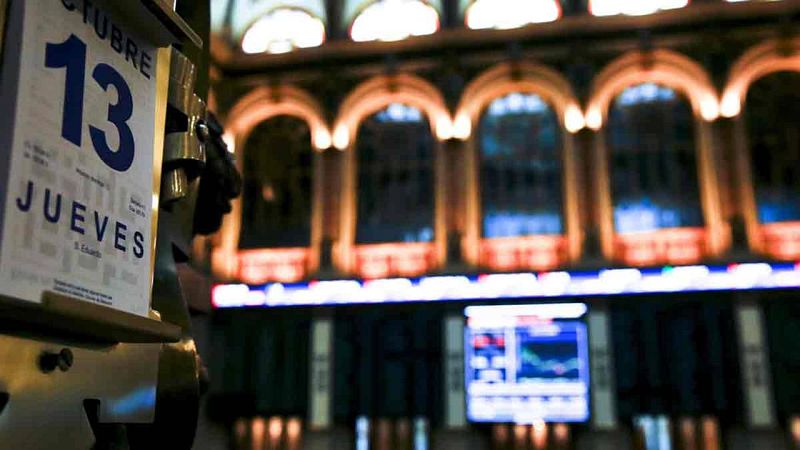 El IBEX 35 pierde un 0,9% lastrado por las caídas de la banca