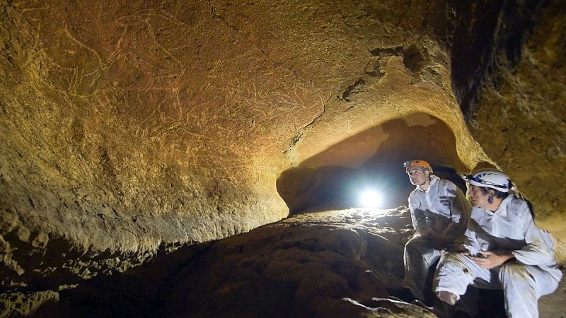 Hallan en Bizkaia los grabados paleolíticos "más impactantes" de la Península