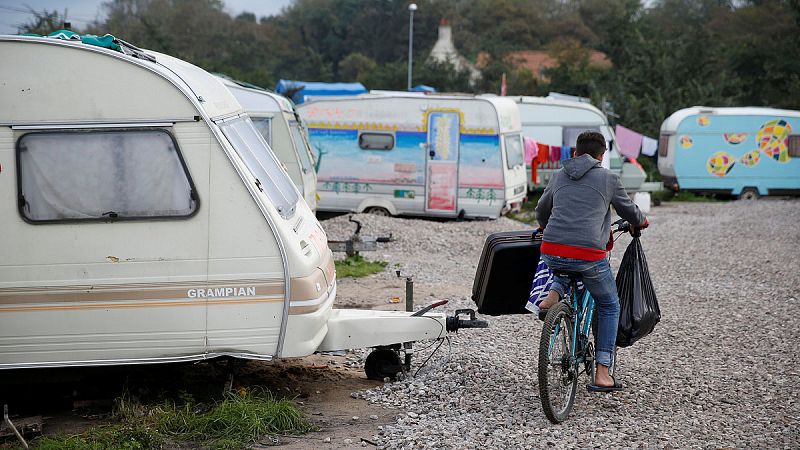 Reino Unido acogerá con "urgencia" a los menores del campo de Calais con familiares en suelo británico