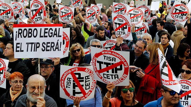 Miles de personas se manifiestan en Madrid contra los tratados de libre comercio