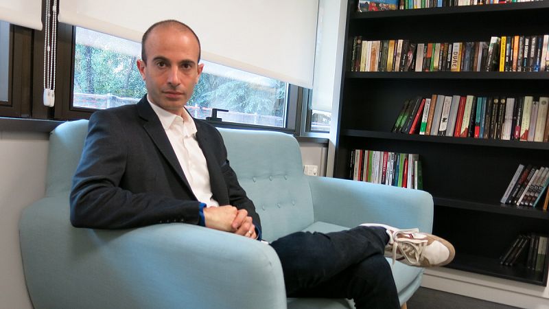 Yuval Harari: "Estamos regalando nuestro activo más importante a empresas como Facebook, Amazon o Google"