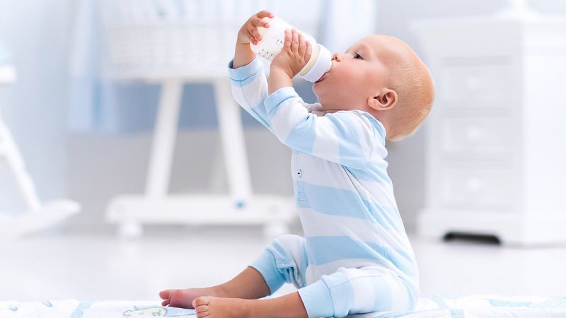 Las leches infantiles con un alto contenido proteico sobrecargan la función cardíaca de los bebés