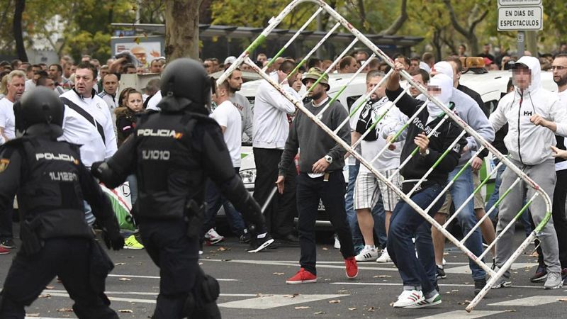 Ocho heridos y trece detenidos en las cargas policiales contra los ultras del Legia