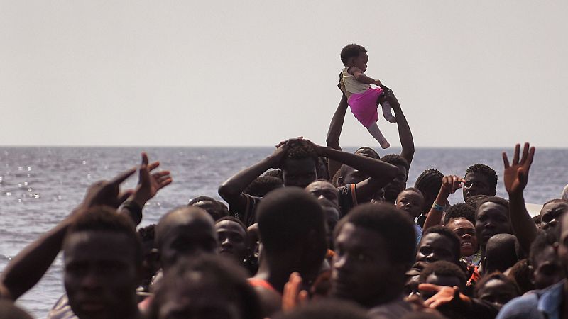 Más de 20.000 niños refugiados cruzaron solos el Mediterráneo hacia Italia en 2016, según Unicef