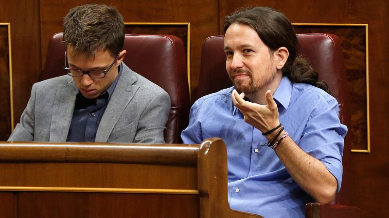 Iglesias avisa a Errejón de que los "elogios" de los "adversarios" le debilitan en el partido