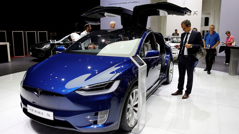 Tesla anuncia que todos sus coches estarán preparados para funcionar sin conductor