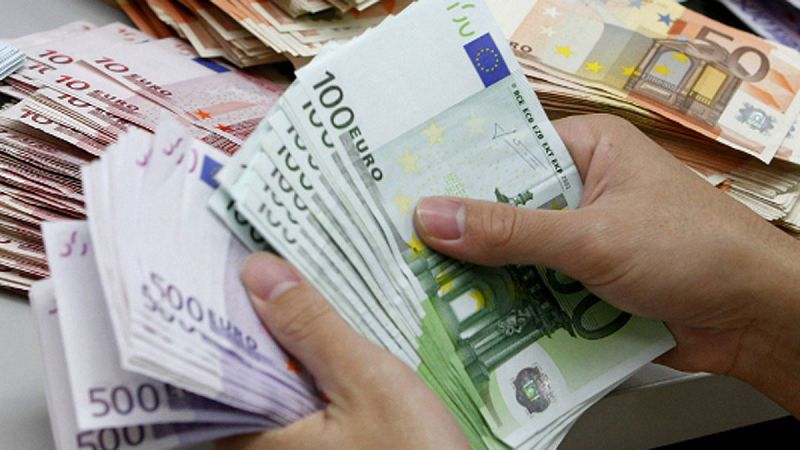 El Tesoro Público vende 1.126 millones de euros a 50 años en la primera subasta de deuda ordinaria a este plazo