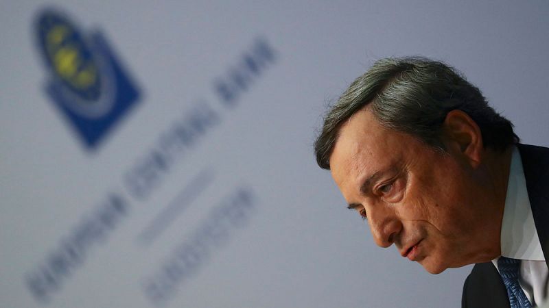 Draghi asegura que el BCE no ha discutido ni la retirada ni la ampliación del programa de deuda