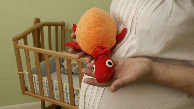 El Supremo reconoce el derecho a las prestaciones por maternidad de los padres de hijos de 'vientres de alquiler'