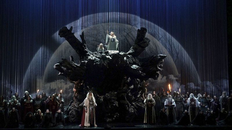 "Norma" vuelve al Real un siglo después entre "bravos, bravísimos"