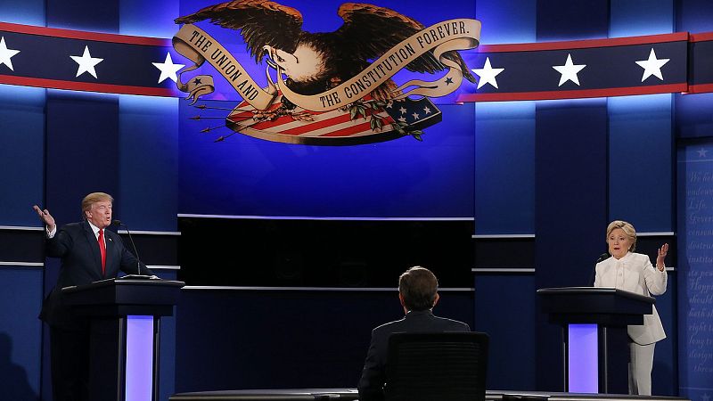 Trump y Clinton, mundos aparte en inmigración, armas de fuego, política exterior y mujer