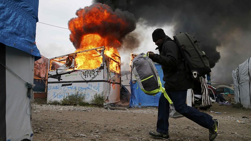 Francia da por finalizada la evacuación de 'La Jungla' de Calais