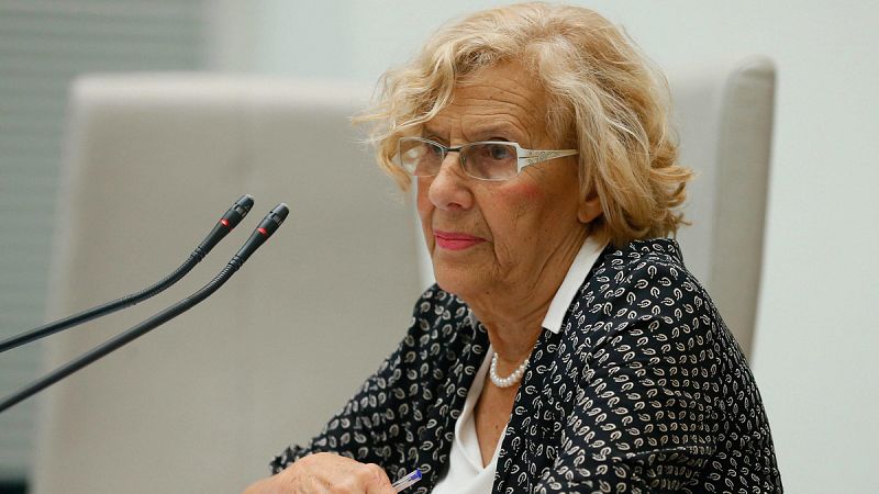 Manuela Carmena, trasladada al hospital tras una indisposición en el pleno