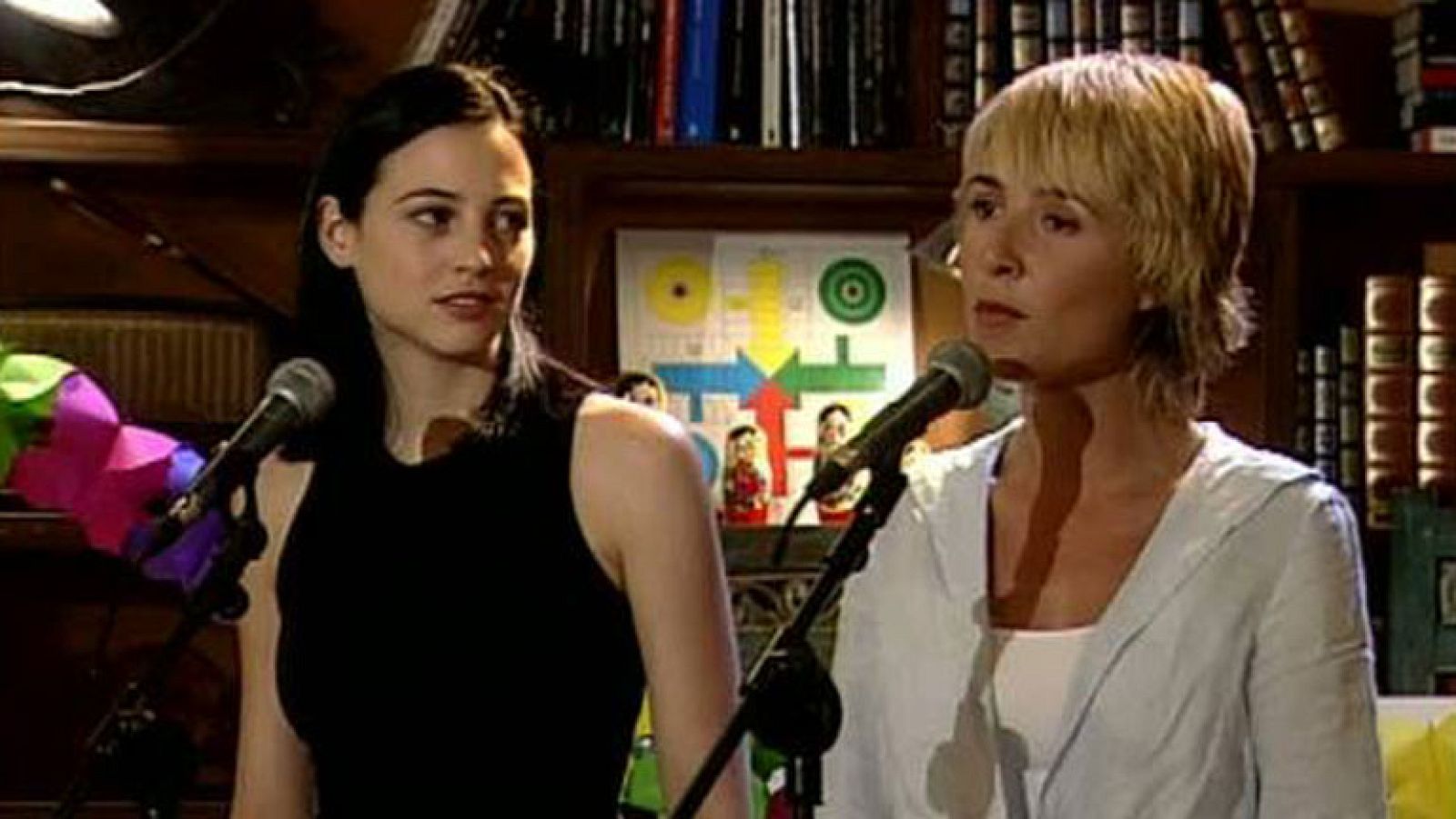 Leonor Watling y Cayetana Guillén-Cuervo interpretan la canción 'Princesa herida'