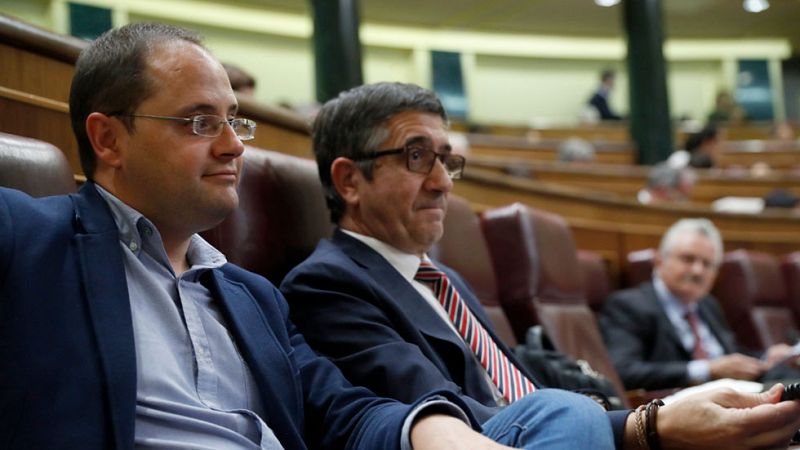 Al menos doce de los 84 diputados del PSOE votarán 'no' a Rajoy