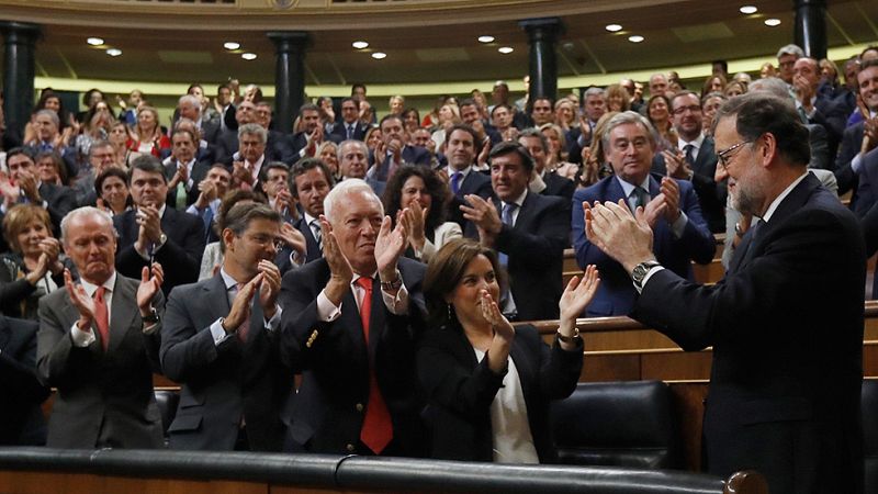 Rajoy es investido presidente con la abstención de un PSOE que queda profundamente herido