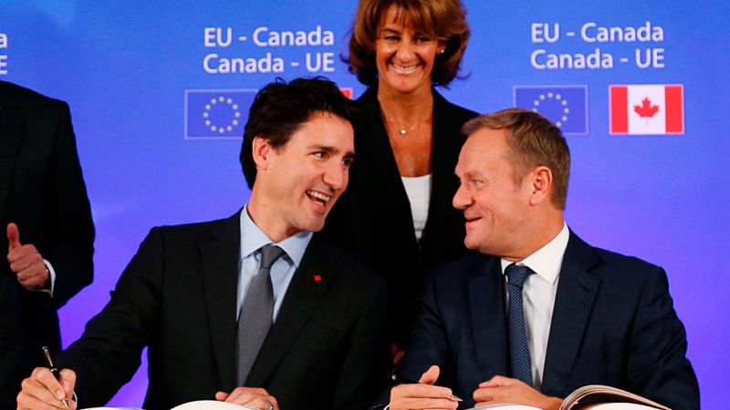 La UE y Canadá firman el ambicioso acuerdo de libre comercio CETA tras siete años de negociación