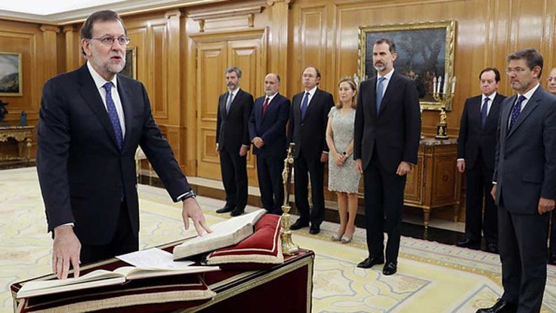 Rajoy jura su cargo ante el rey y comienza a diseñar su Gobierno