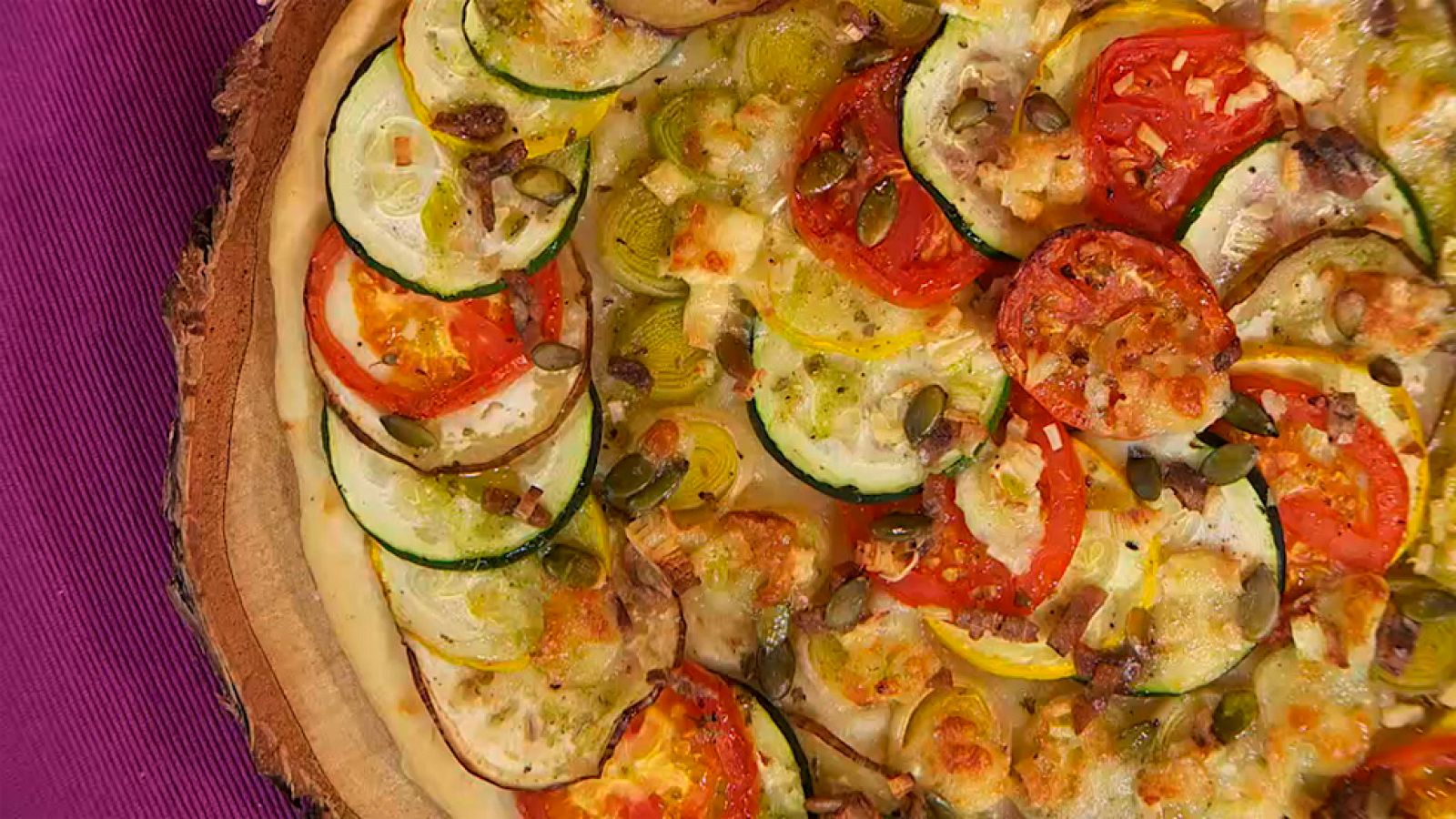 Receta de coca de verduras con albahaca