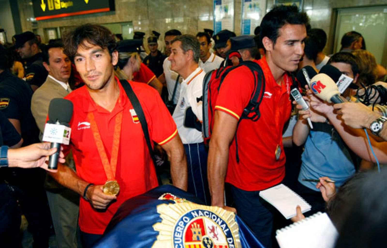 Ya ha aterrizado en España el grueso de atletas que ha participado en los Juegos Olímpicos de Pekín, entre ellos la brillante selección de baloncesto que consiguió la plata.