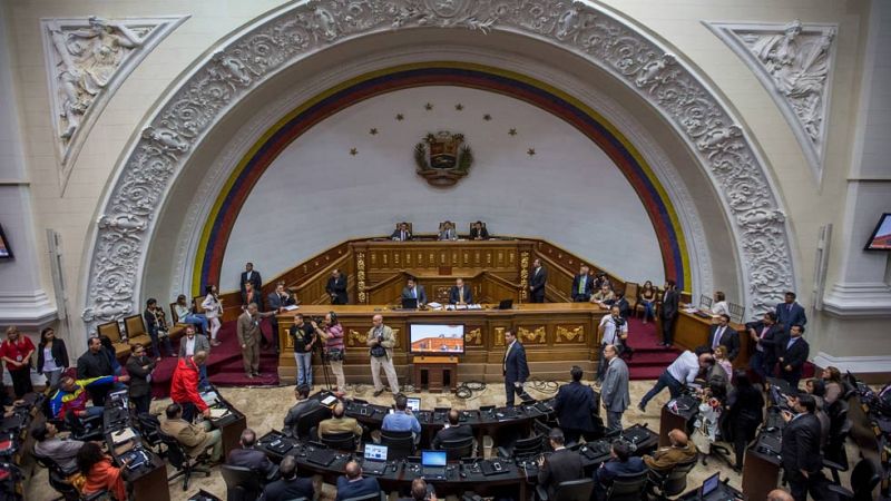 El Parlamento de Venezuela pospone el juicio político a Maduro