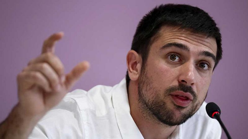 Espinar explica la compraventa de un piso protegido y acusa al grupo Prisa de "injerencia" en las primarias