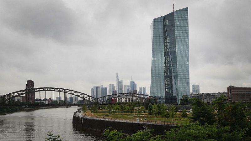 Los 'cinco sabios' no ven adecuada la política del BCE ni para la zona euro ni para Alemania