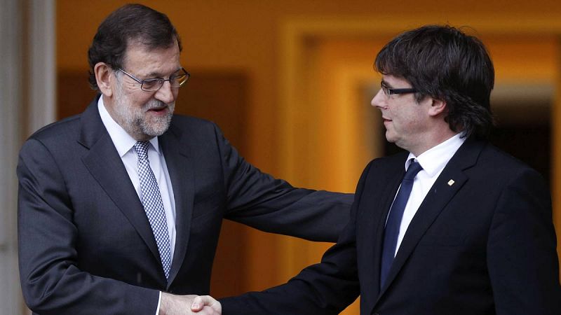 Puigdemont llama a Rajoy para felicitarle y se emplazan a hablar